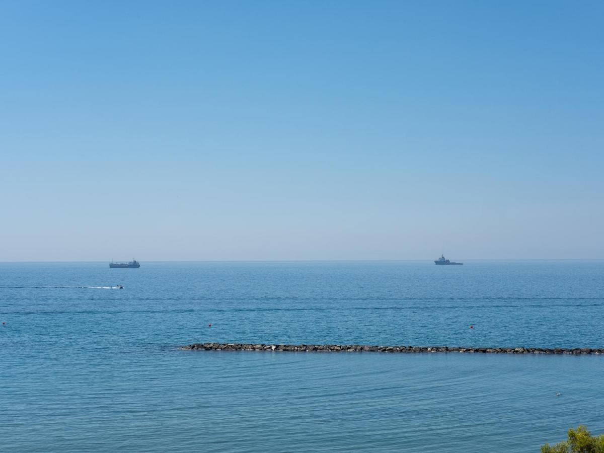 Sanders Kanika Sea Forum - Adorable 2-Bedroom Apartment With Sea View Лимасол Экстерьер фото