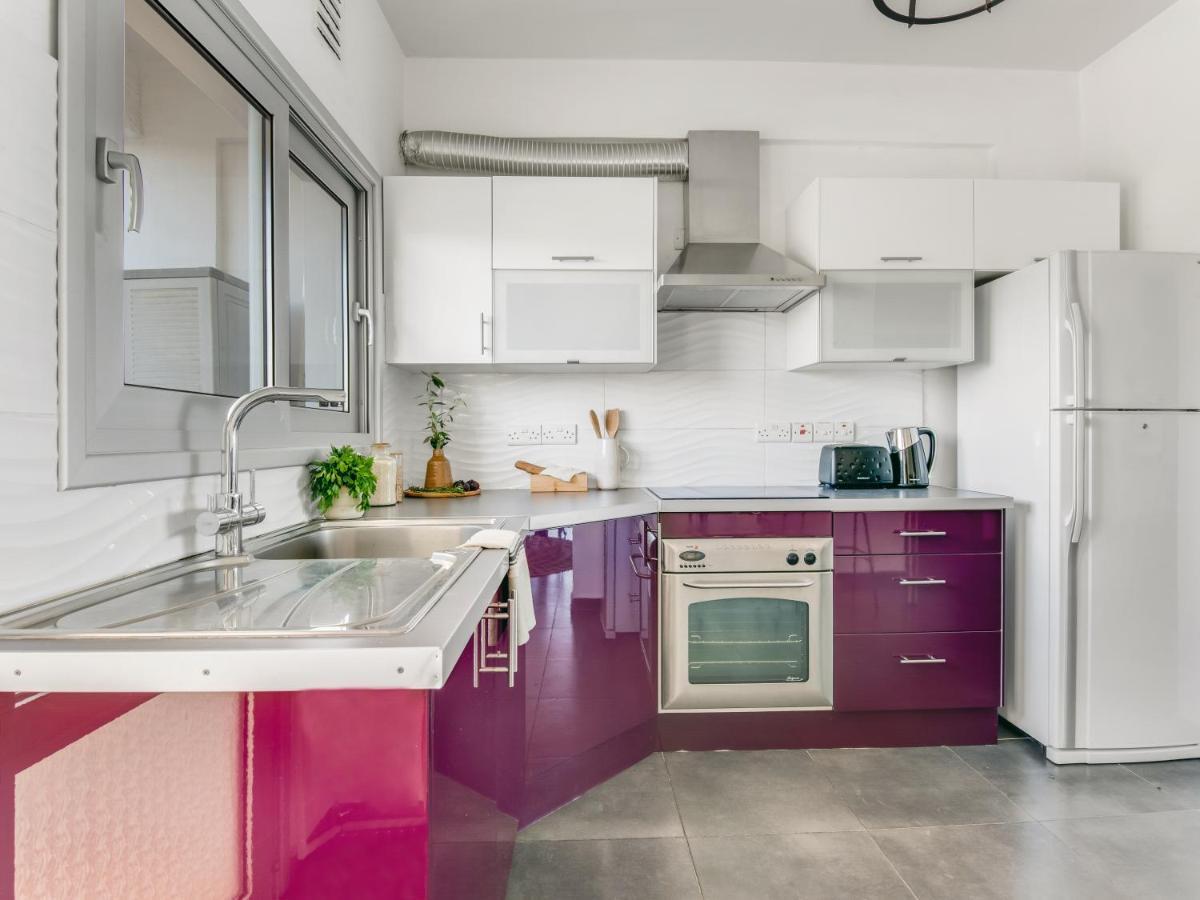 Sanders Kanika Sea Forum - Adorable 2-Bedroom Apartment With Sea View Лимасол Экстерьер фото