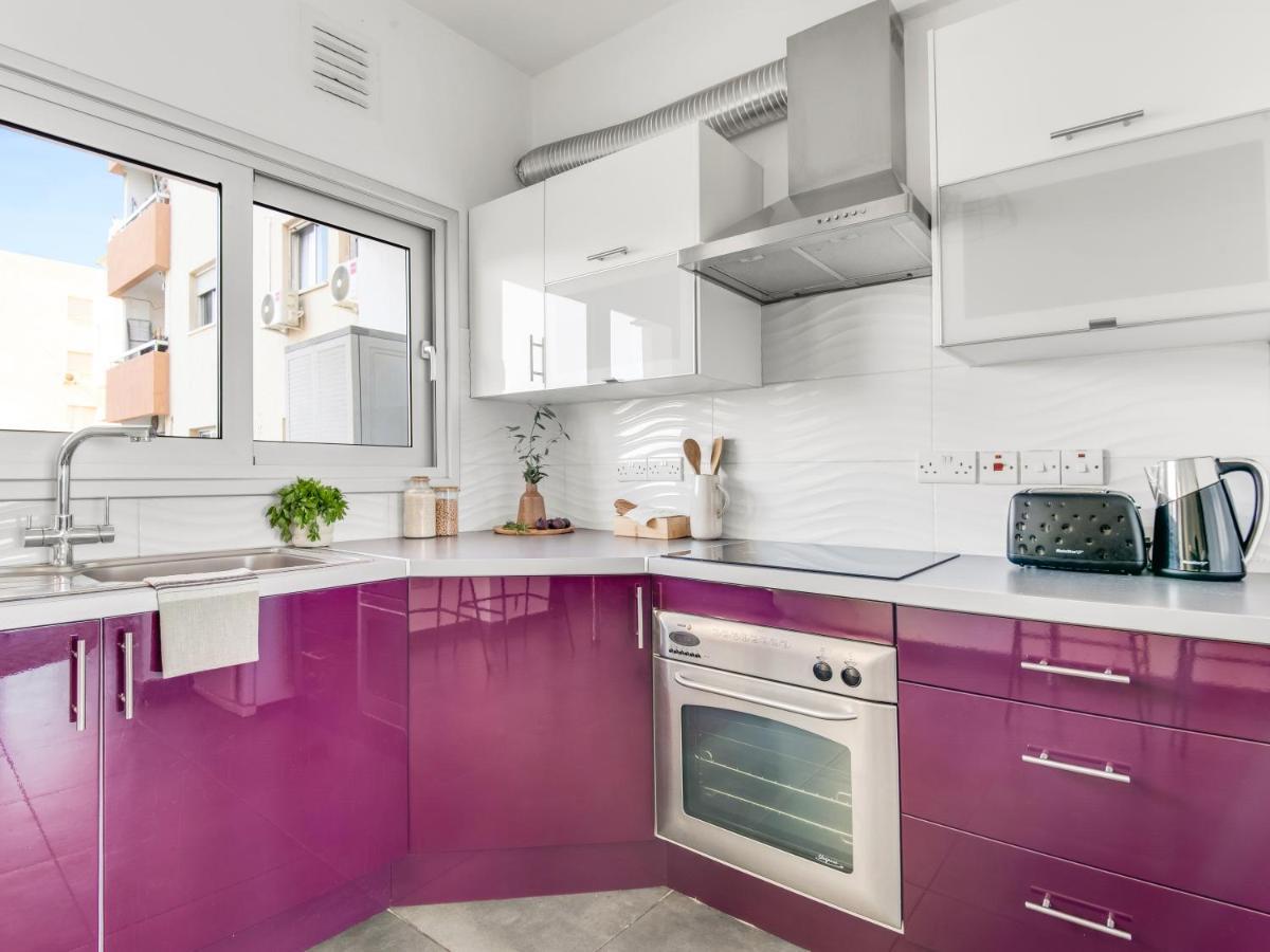 Sanders Kanika Sea Forum - Adorable 2-Bedroom Apartment With Sea View Лимасол Экстерьер фото